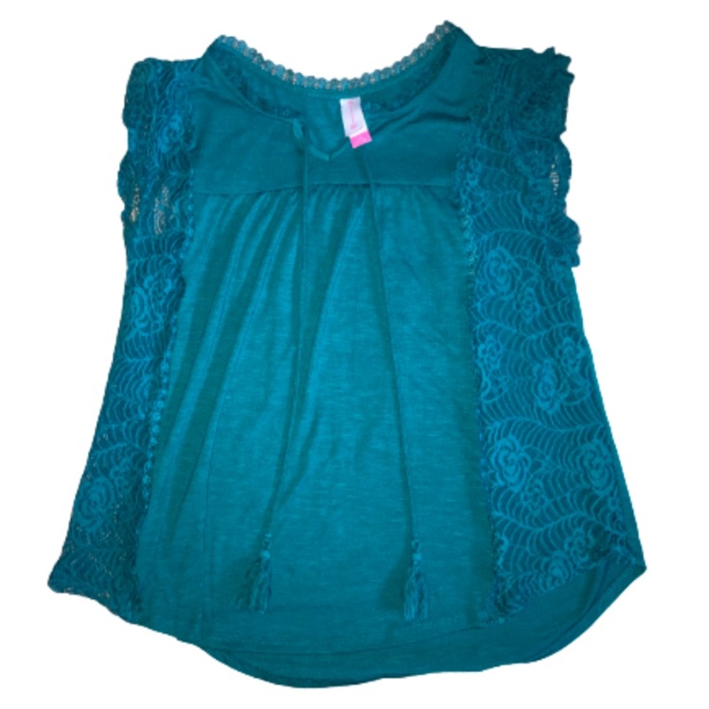 Woman’s green top size large 11-13 lace detail cute top trendy casual dressy
